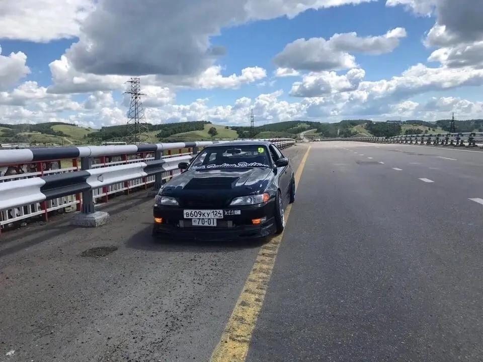Капот D-max для Toyota Mark2 X90